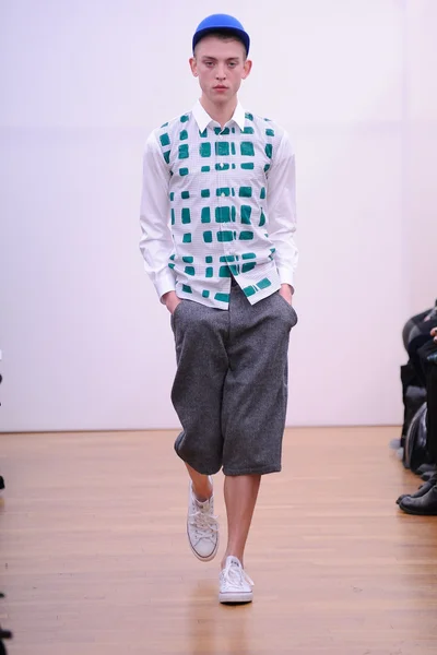 Look 10